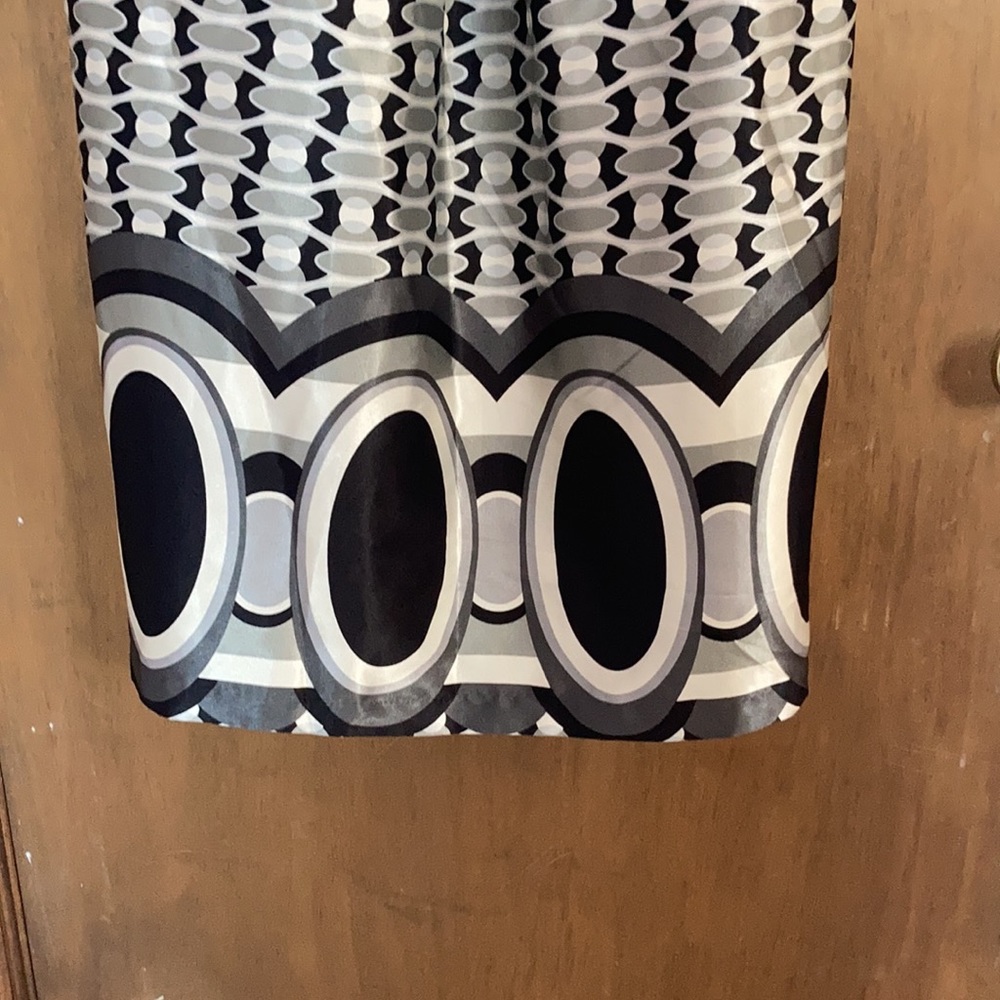 Dressbarn modern geometric print dress lightweight - Picture 7 of 14